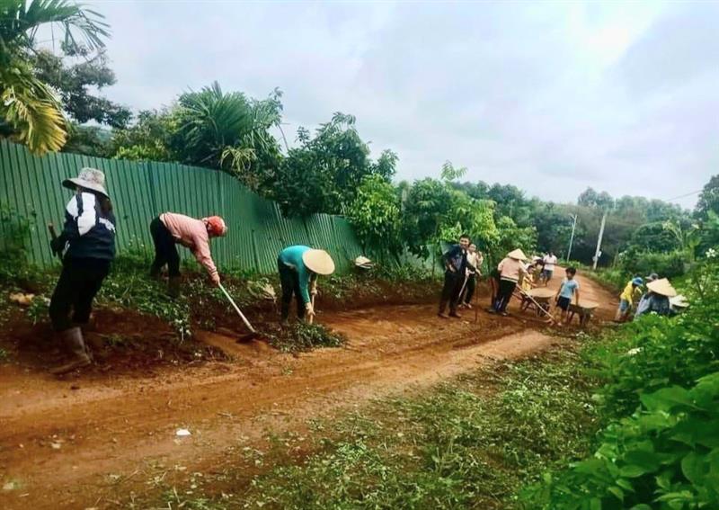 Nhân dân xã Hoài Đức tham gia hoạt động “Ngày Chủ nhật vì cộng đồng”