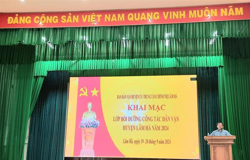 Đồng chí Lê Minh Quang – Phó Trưởng Ban Dân vận Tỉnh ủy Lâm Đồng báo cáo viên lớp tập huấn công tác dân vận huyện Lâm Hà năm 2024