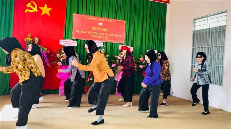 CLB dân vũ của thôn Phúc Tân (xã Phúc Thọ)