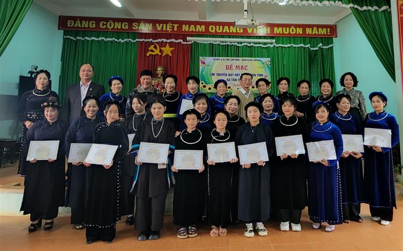 Lớp truyền dạy Hát then Đàn tính tại xã Tân Thanh