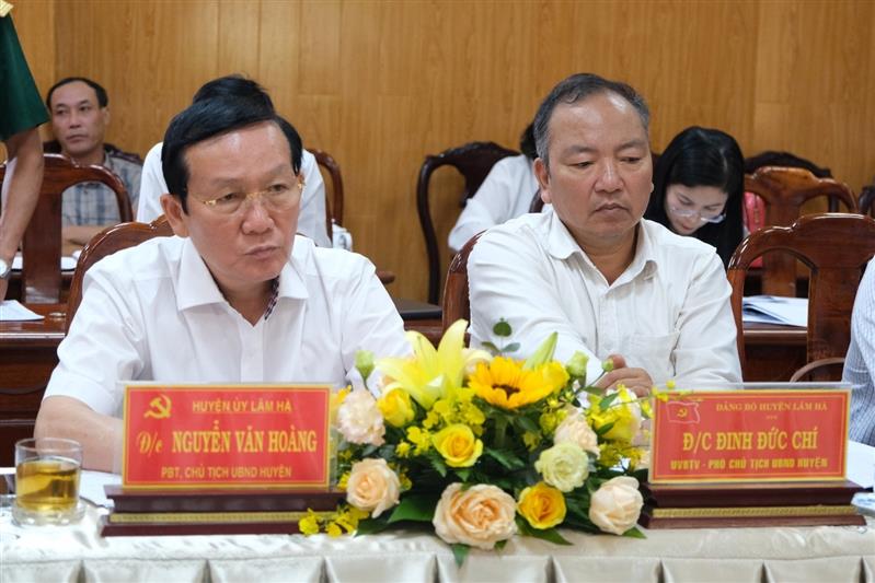 Các đồng chí lãnh đạo UBND huyện Lâm Hà dự buổi làm việc