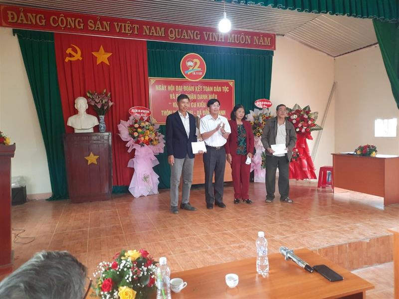 Đồng chí: Hoàng Thanh Hải - TUV, Bí thư Huyện ủy Lâm Hà tham dự ngày hội Đại Đoàn kết toàn dân tộc tại thôn Thanh Trì, xã Đông Thanh, huyện Lâm Hà