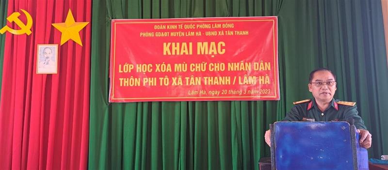 Đ/c Thượng tá Hoàng Văn Đình Phát biểu khai mạc lớp học