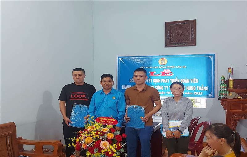 Liên đoàn Lao động huyện tổ chức Công bố quyết định thành lập Công đoàn cơ sở trong doanh nghiệp ngoài nhà nước Công ty TNHH Một thành viên Hưng Thắng