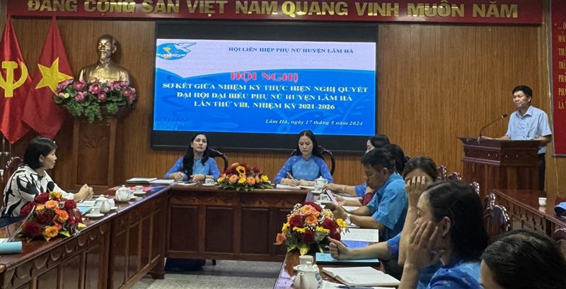 Đồng chí Nguyễn Văn Tân, Phó Bí thư Thường trực Huyện ủy phát biểu chỉ đạo hội nghị