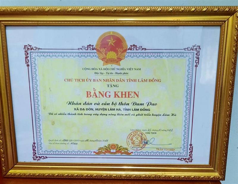 Bằng khen có nhiều thành tích trong xây dựng NTM năm 2022.