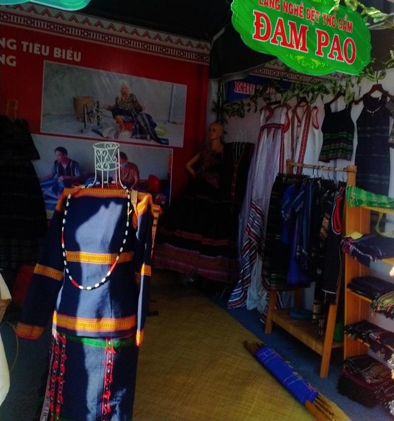 Sản phẩm thổ cẩm của thôn Đam Pao