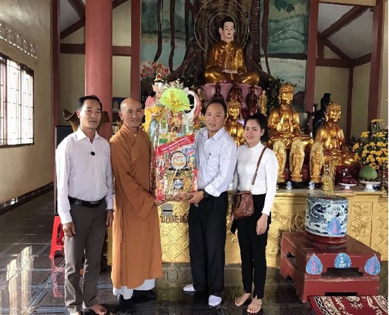 Lãnh đạo huyện thăm hỏi động viên các cơ sở thờ tự Phật giáo trên địa bàn huyện Nhân dịp Đại Lễ Vu lan năm 2019
