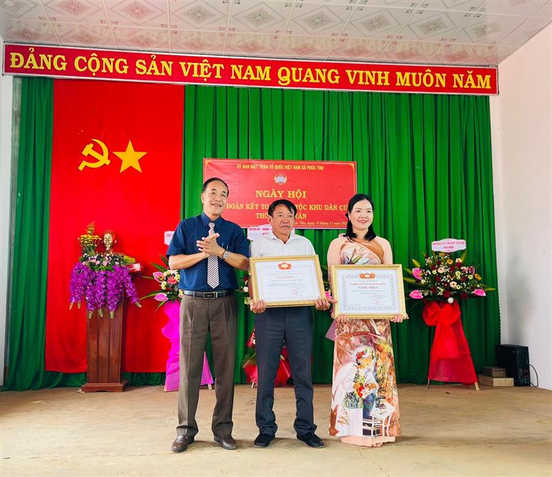 Đồng chí Nguyễn Văn Tình – UVBTVHU – Trưởng Ban Tuyên giáo –  Giám đốc Trung tâm Chính trị huyện phát biểu chỉ đạo