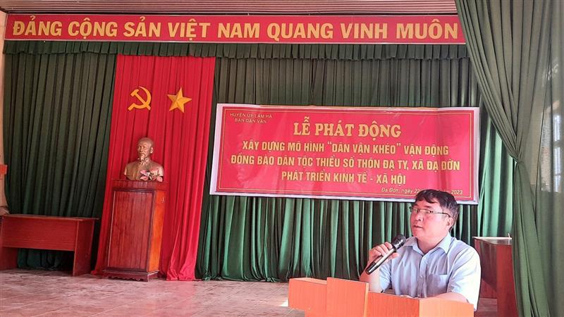 Đ/c Hoàng Sơn – UVBTV, Trưởng Ban Dân vận, Chủ tịch Ủy ban MTTQ huyện Lâm Hà phát biểu phát động xây dựng mô hình “Dân vận khéo”