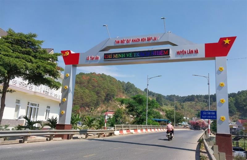 Hình ảnh: Cổng chào xã Tân Văn