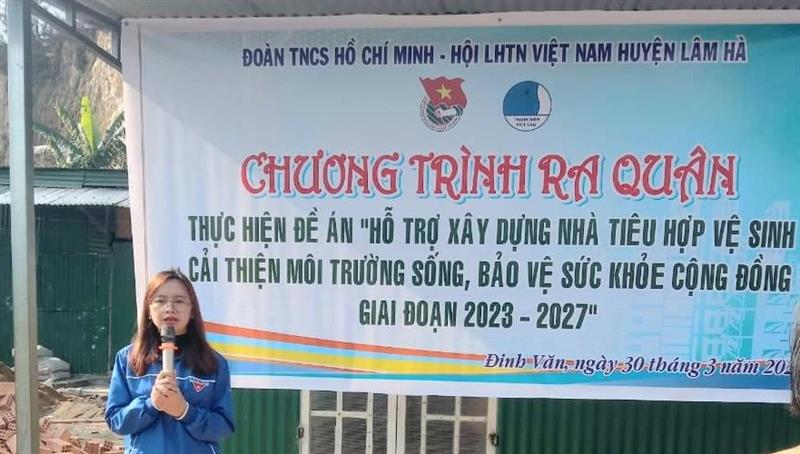 Đồng chí Trần Thị Hồng Hạnh – HUV, Bí thư Huyện Đoàn Lâm Hà phát biểu trong lễ ra quân triển khai thực hiện Đề án tại Tổ dân phố Ry Ông Se – thị trấn Đinh Văn
