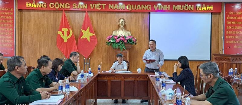 Đồng chí Dương Công Hiệp- Phó Chủ tịch Hội Cựu chiến binh tỉnh, phát biểu chỉ đạo hội nghị