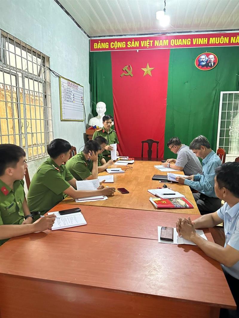 Tổ công tác số 7 theo Quyết định 1552-QĐ/HU, ngày 29/11/2022 của Ban Thường vụ Huyện ủy Lâm Hà: dự, theo dõi và hướng dẫn sinh hoạt chi bộ tại chi bộ Công an xã Đạ Đờn