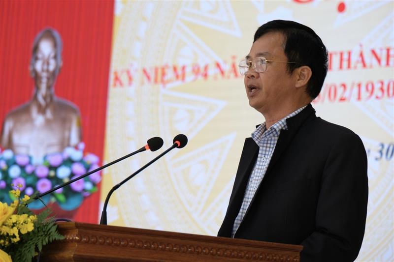 Bí thư Huyện ủy Lâm Hà Nguyễn Văn Sơn phát biểu tại buổi gặp mặt