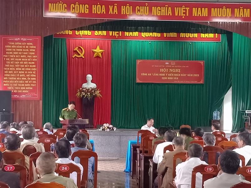 Công an huyện phối hợp với Ủy ban Mặt trận tổ quốc Việt Nam huyện tổ chức Hội nghị Công an lắng nghe ý kiến nhân dân cụm Đinh Văn